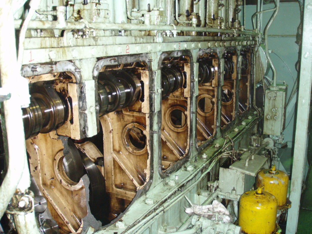 Main engine damage — conrod tie-bolt non-compliance